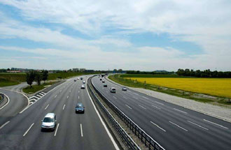 在河南省境內(nèi)，夜間使用ETC過收費(fèi)站的貨車享九折優(yōu)惠